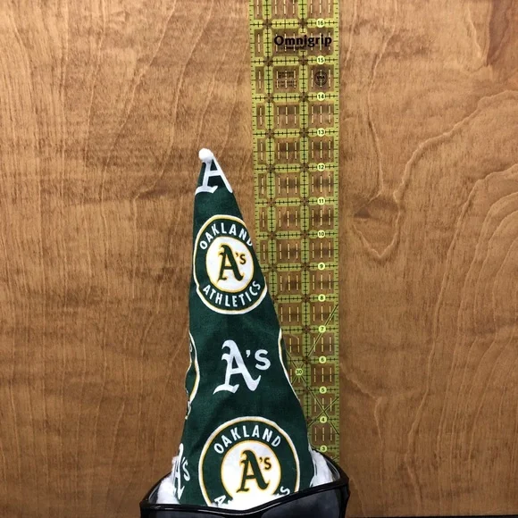 RARE Oakland A’s Gnome MLB Baseball Sports Fan Ball Gift Green White Athletics - Picture 4 of 4